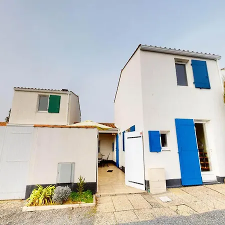The Blue 300 M From The Sea Apartment