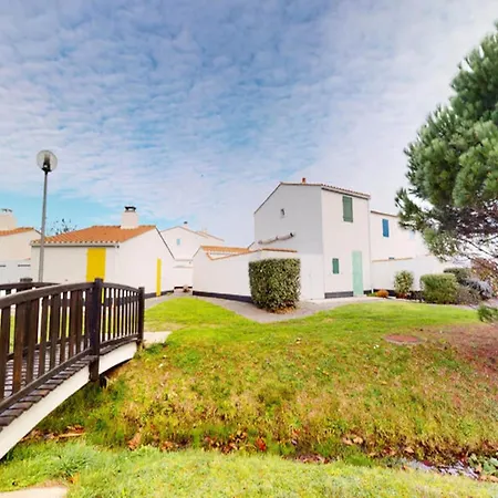The Blue 300 M From The Sea Apartment